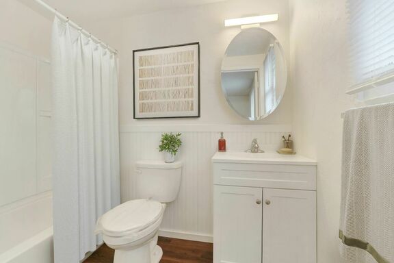 44 DSC00360 Bathroom Final