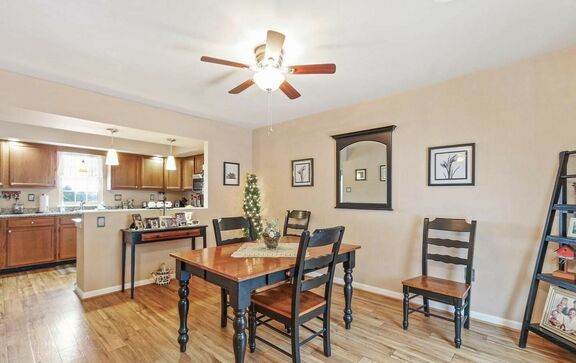 1114 Skyview dining room2