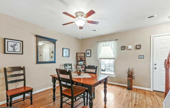 1114 Skyview dining room